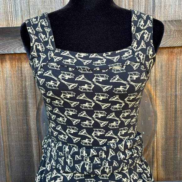 Effie’s Heart Sleeveless Dress - Picture 6 of 13